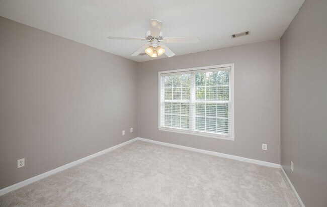 Building Photo - 4893 Somerset Dr