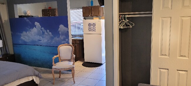 Building Photo - 129 SE 2nd Terrace