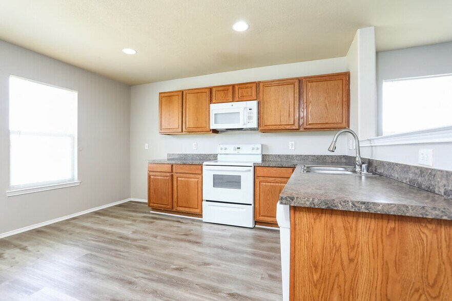 Building Photo - 529 Indian Paintbrush