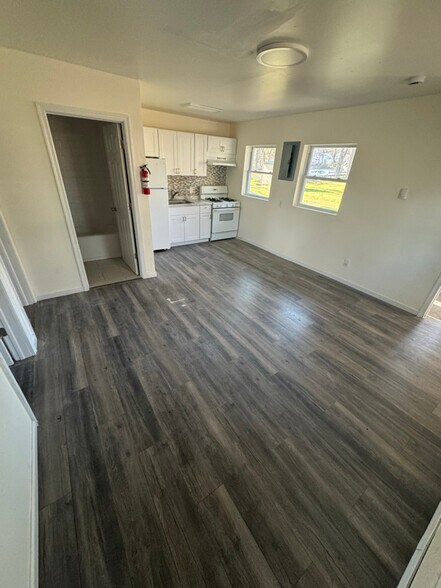 Building Photo - 27 Hillside Ave