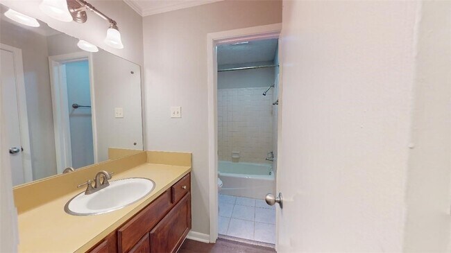Building Photo - 3904 Windwood Cir