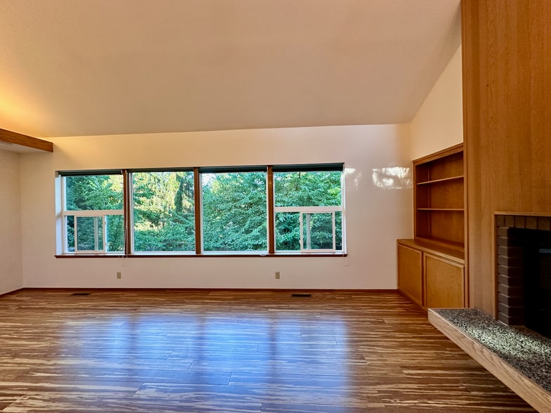 upstairs living room - 1647 Jeannette Plz NW