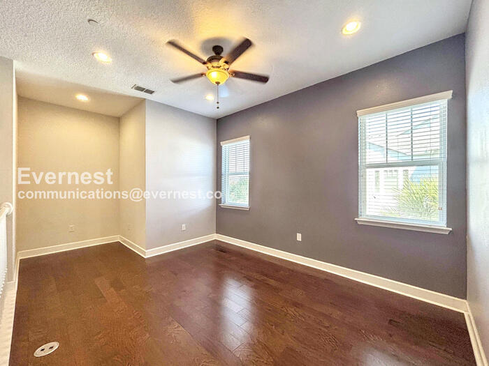 Building Photo - 13873 Benavente Ave