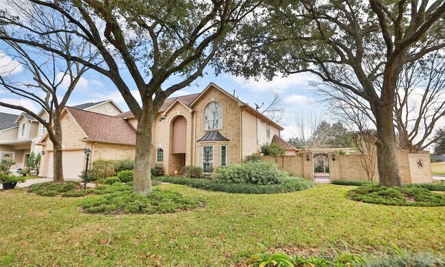 Building Photo - 7502 Holly Ct Estates Dr