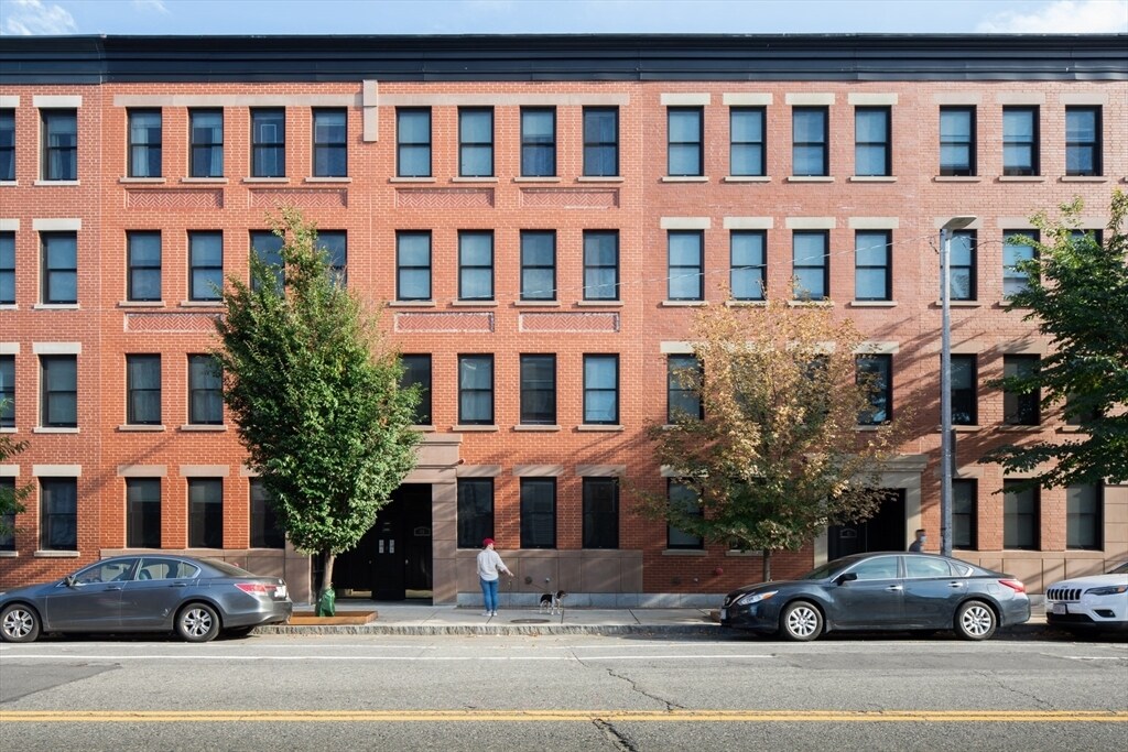Building Photo - 46 Chelsea St