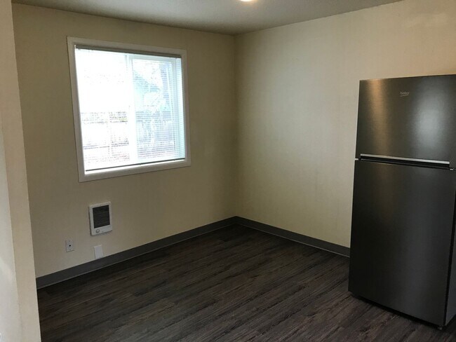 Building Photo - [HUD 1087] 2 Bedroom 2 Bathroom w/ Large Back Yard