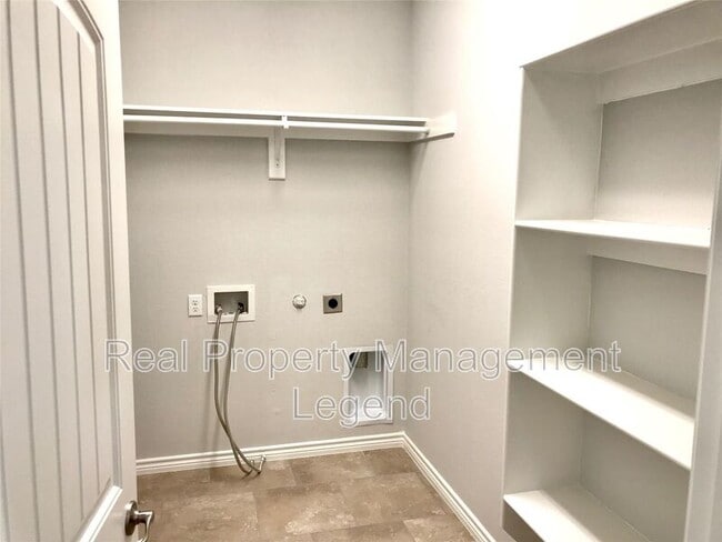 Building Photo - 4021 Lazy River Ranch Rd