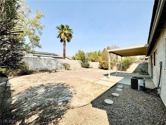 Building Photo - 2024 Fountain Valley Way