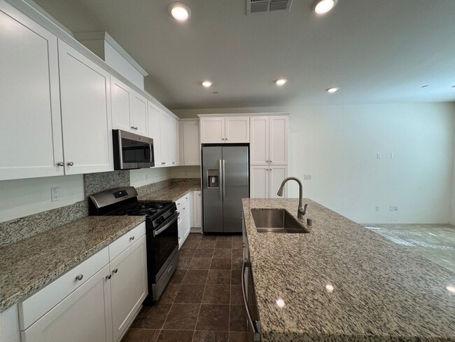 Building Photo - Beautiful 3Bd/2.5Ba Home in Gated Prado Co...