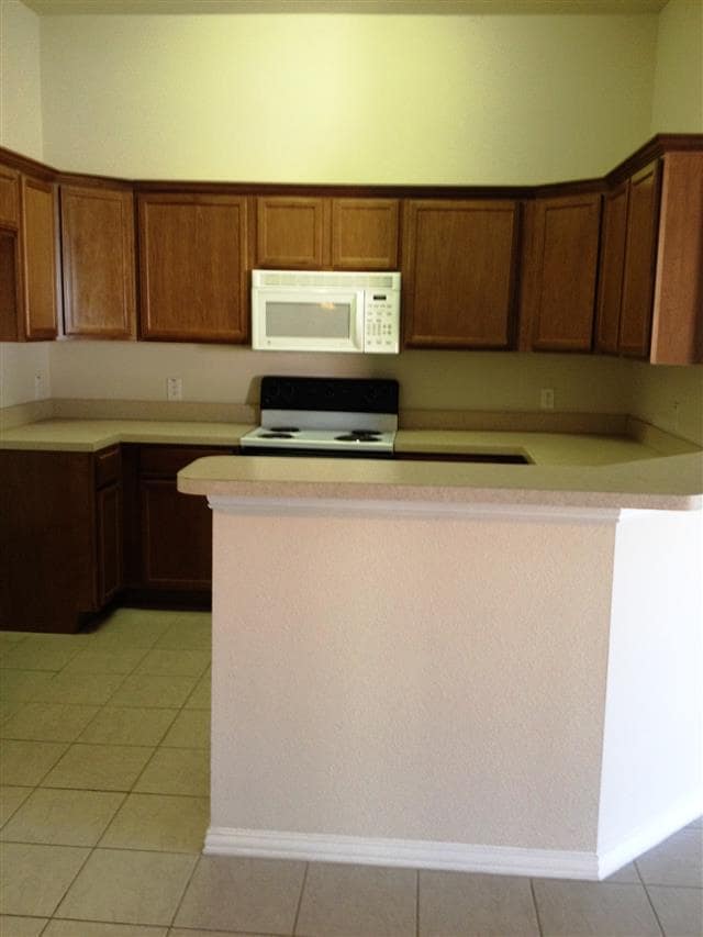 Building Photo - ROBIN204-06