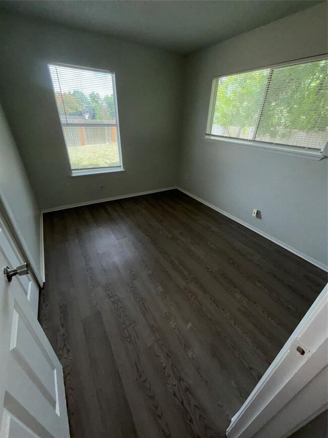 Building Photo - 5905 Cherry Loop