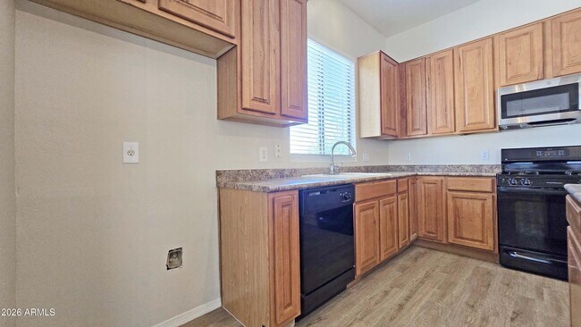 Building Photo - 13588 W Alvarado Dr