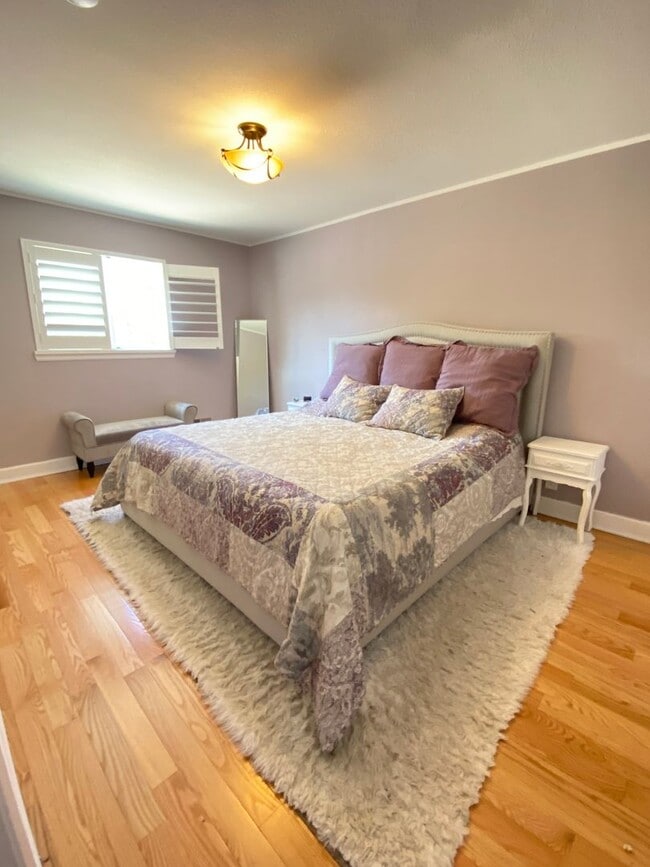 Building Photo - Bright & Lovely 3bd/2ba Townhouse in Mountain Shadows! AVAILABLE 4/1