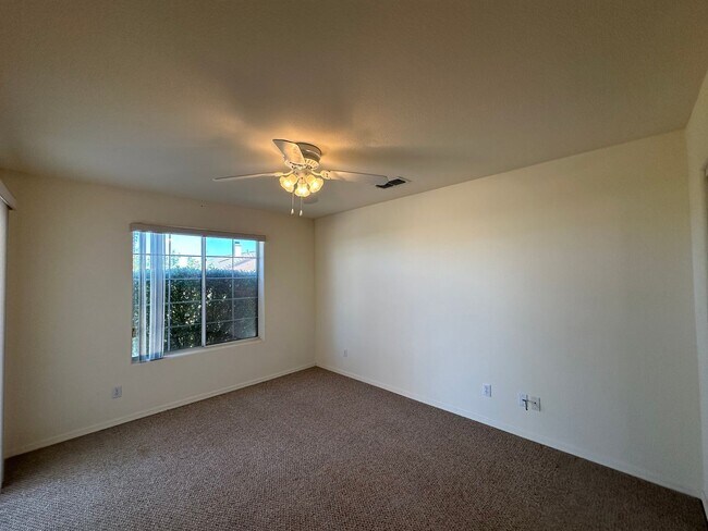 Building Photo - Beautiful 3 Bed / 2 Bath Home Backing to Cerbat Cliffs Golf Course!