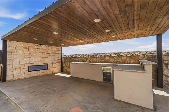 Building Photo - Modern Corner Home | 4 Bedrooms | 2.5 Bathrooms | Covered Outdoor Living