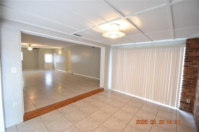 Building Photo - 8720 Flame Vine Ave