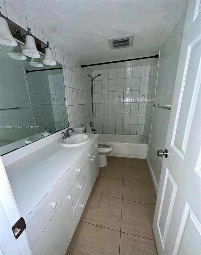 Building Photo - 7208 Fairway Dr