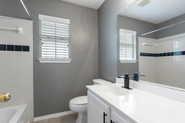 Building Photo - 14404 Ballycastle Trail