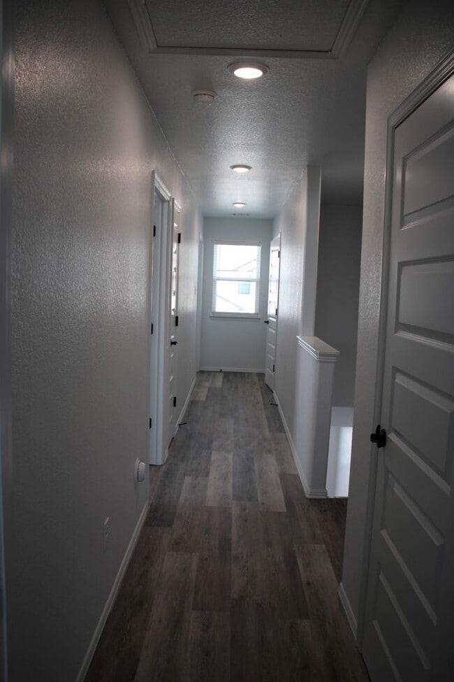 Building Photo - COX-NORTHRIDGE DR-1