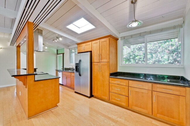 Building Photo - Mountain View Home l Spacious Open Layout Bright and Private Yard