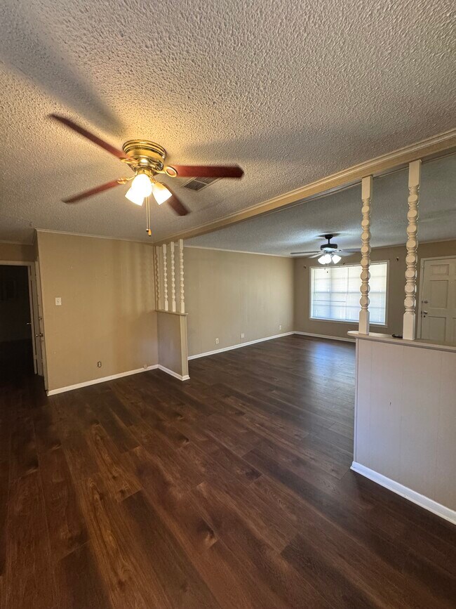 Building Photo - 8101 Karen Dr