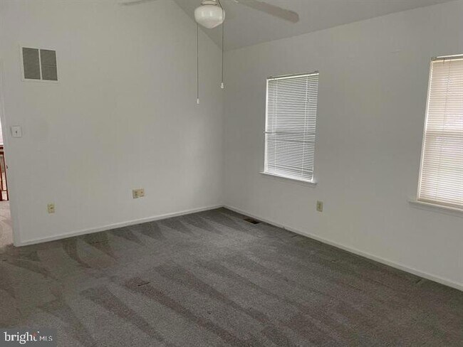 Building Photo - 101 Gordon Ln