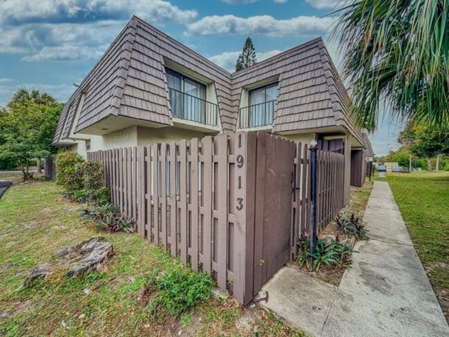 Building Photo - 1913 N Congress Ave