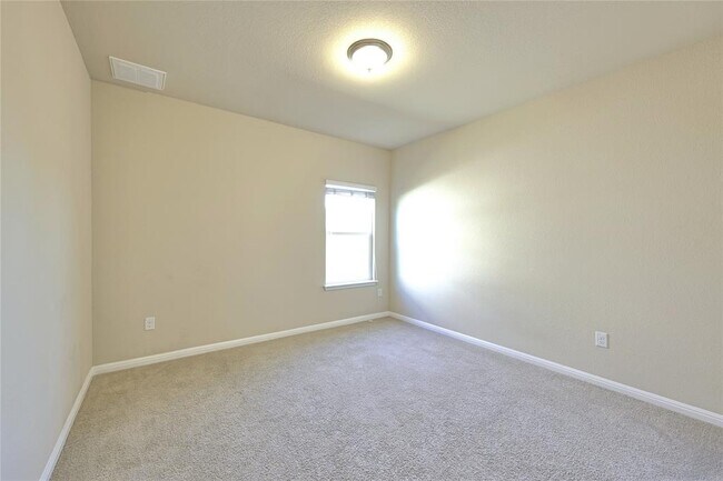 Building Photo - 1525 Maier Dr