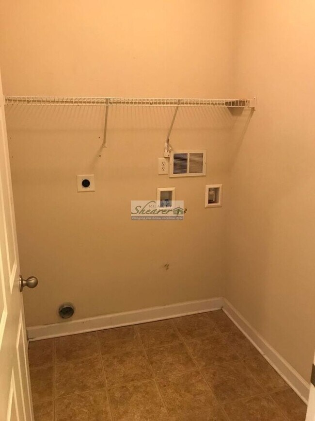 Building Photo - Canterfield in Harrisburg - Great 4 Bed, 2...