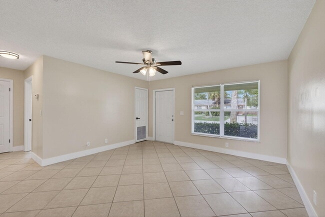 Building Photo - 8729 SE Hobe Ridge Ave