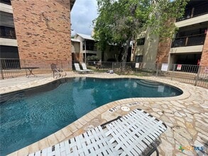 Building Photo - 421 W San Antonio St