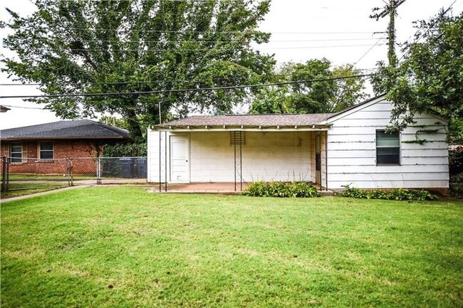 Building Photo - 3 Bed | 1 Bath | 1 Car Garage - Minutes fr...