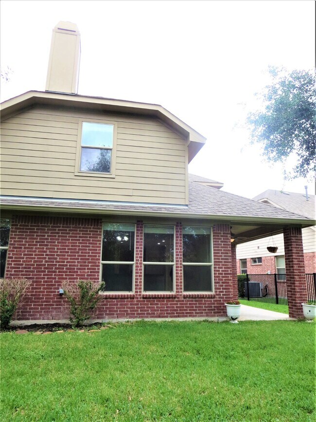 Building Photo - 18911 Cove Mill Ln