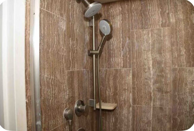 Bathroom 2 - 2500 Kalakaua Ave