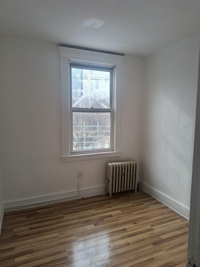 Building Photo - 124 69th St