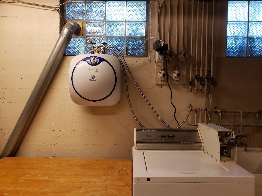 Coin-operated Washer & Dryer - 4525 Roth Ave