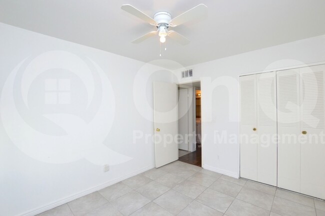 Building Photo - 2331 W Carson Dr
