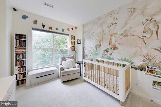 Building Photo - 4550 Longfellow St