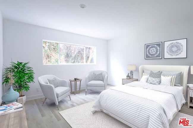 Building Photo - 823 S Detroit St