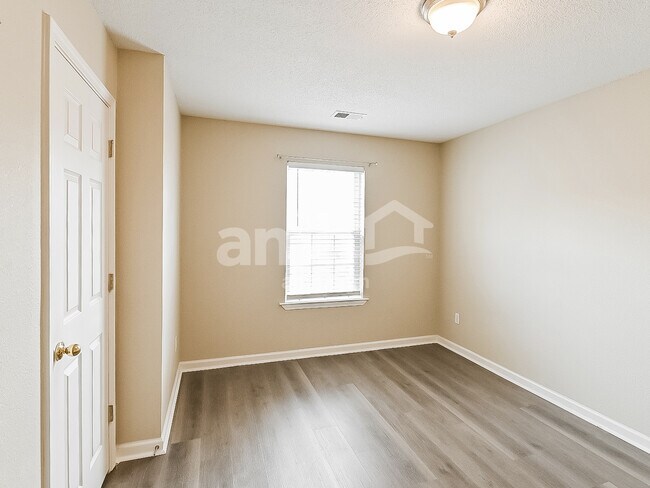 Building Photo - 7323 Red Maple Dr