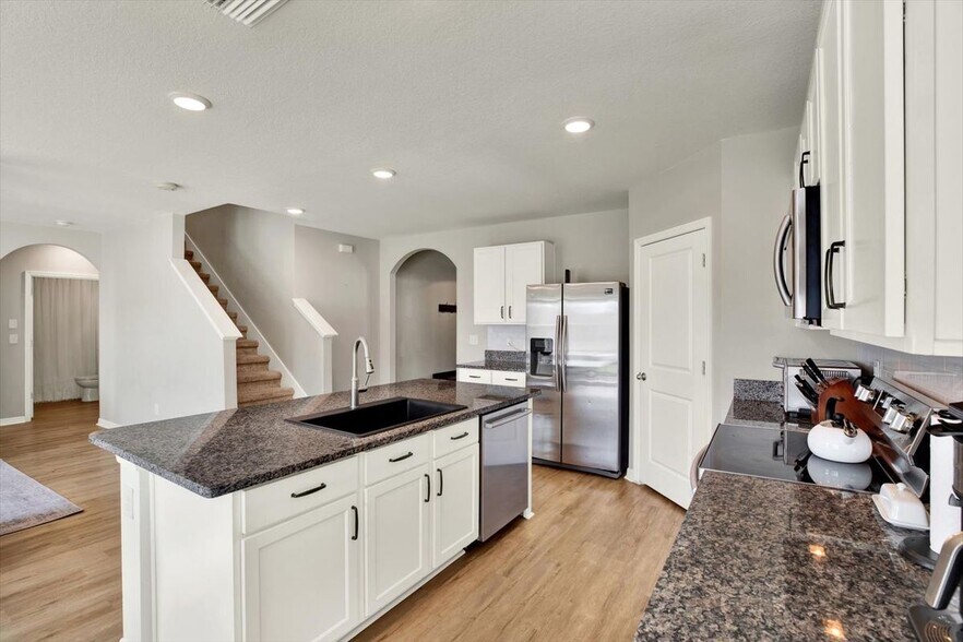 Building Photo - 12029 Myrtle Rock Dr