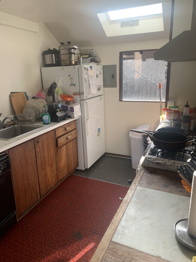 kitchen - 1733 La Loma Ave