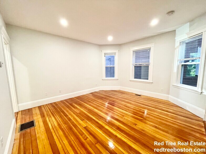 Building Photo - 68 Bakersfield St