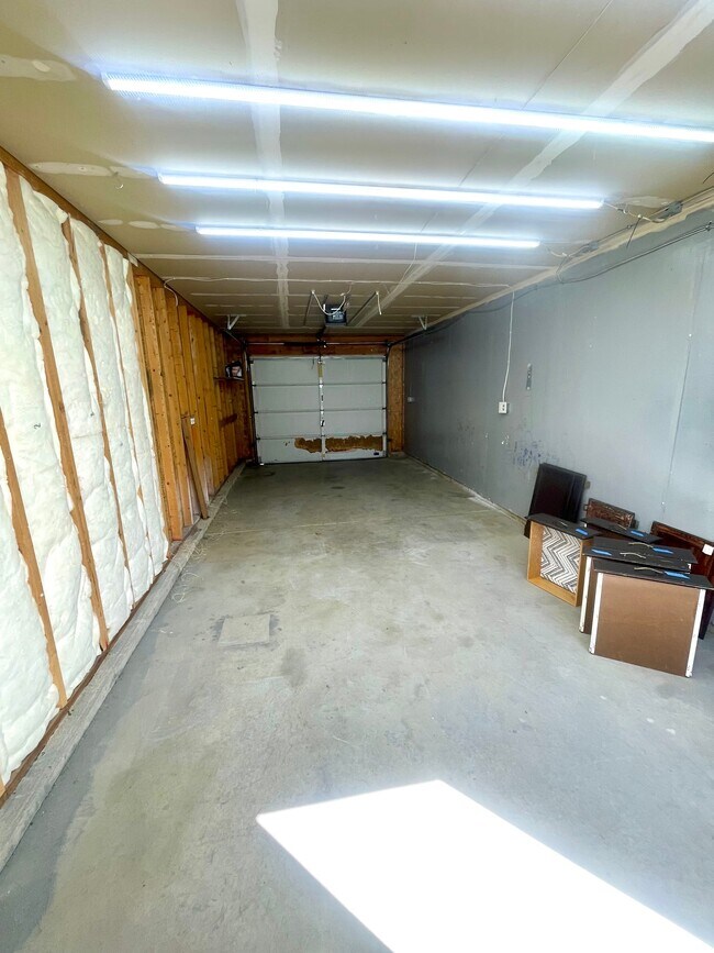 Building Photo - 672 E 950 S
