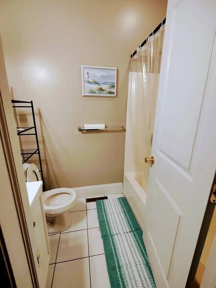 Building Photo - 317 W Fayette St