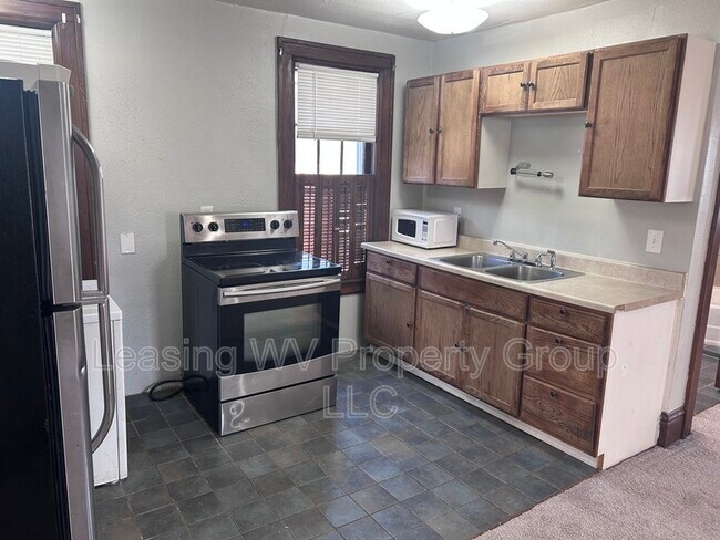 Building Photo - 5722 Stiles Dr