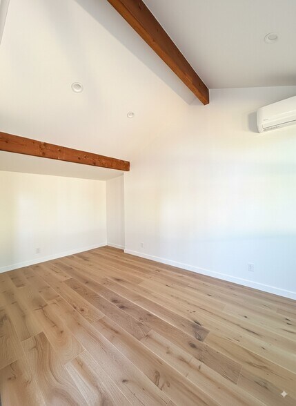 Building Photo - 1815 N Edgemont St