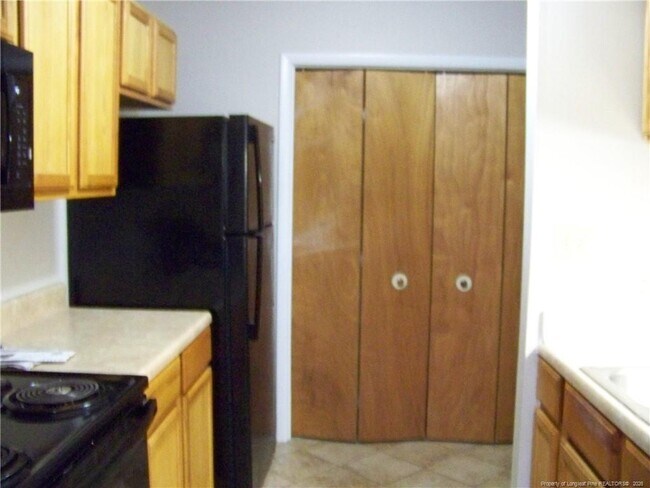 Building Photo - 663 Bartons Landing Pl