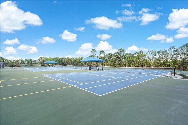 Building Photo - 2500 Parkview Dr