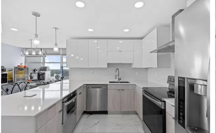 Building Photo - 1600 S Ocean Dr